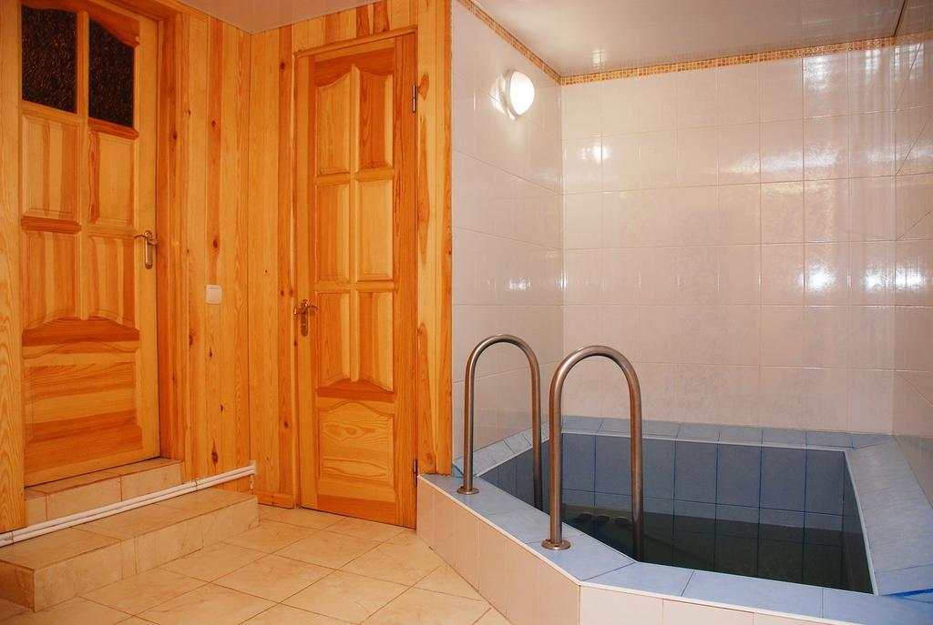 House In Bohatyrska Street Kyiv Exterior photo